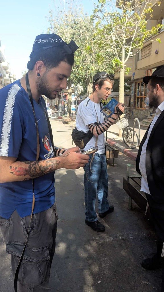דוכן תפילין ברחוב